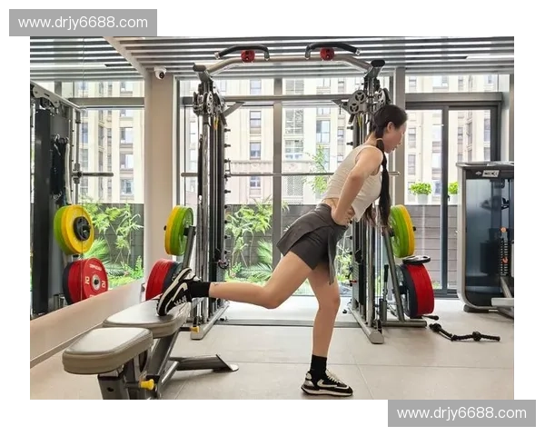 股四头肌紧张的原因与缓解方法探讨及运动康复的有效策略